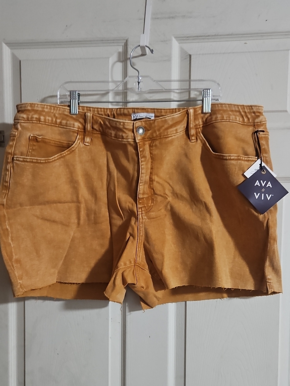 AVA & VIV MID RISE RUST DENIM SHORTS: 4 IN INSEAM: NEW WITH TAGS: SIZE 20W